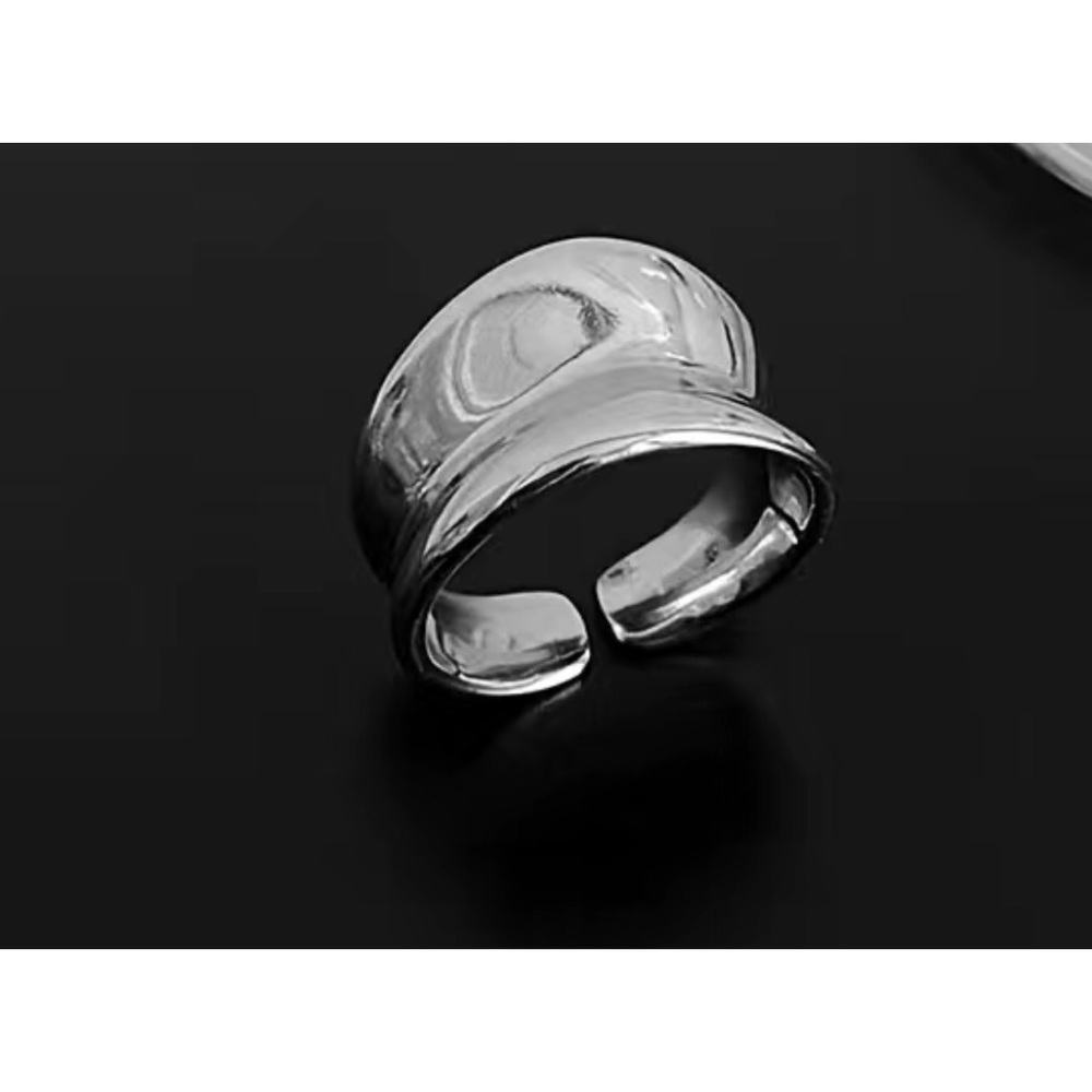 Silver contemporary band style ring